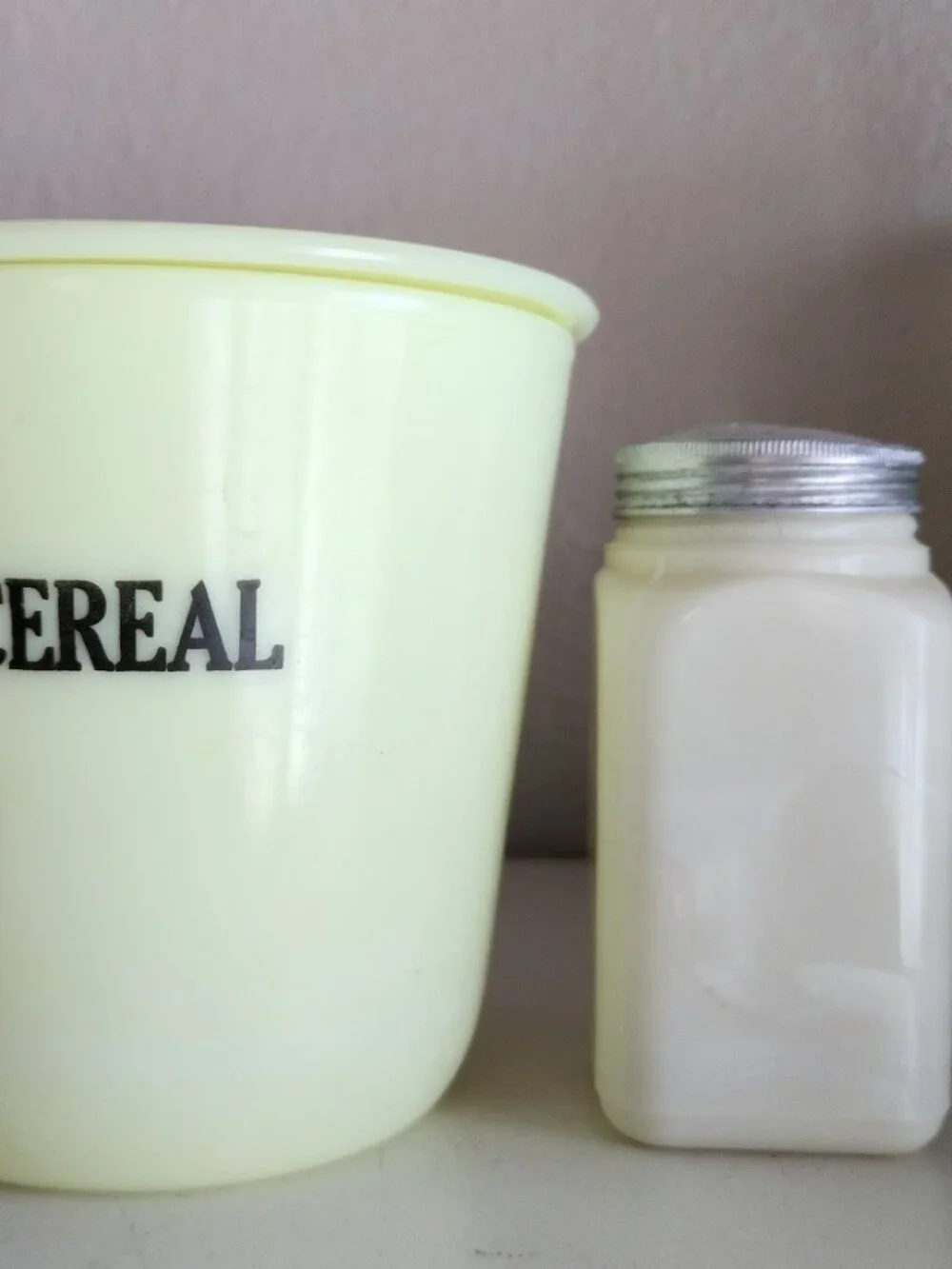 Beautiful Vintage McKee Seville Yellow Glass CEREAL 48oz Canister Uranium HTF